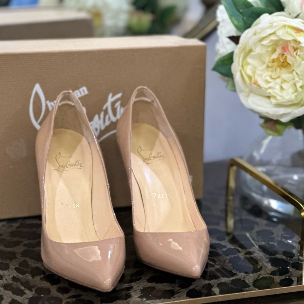 Christian Louboutin!Nude patent Leather 100mm pump.